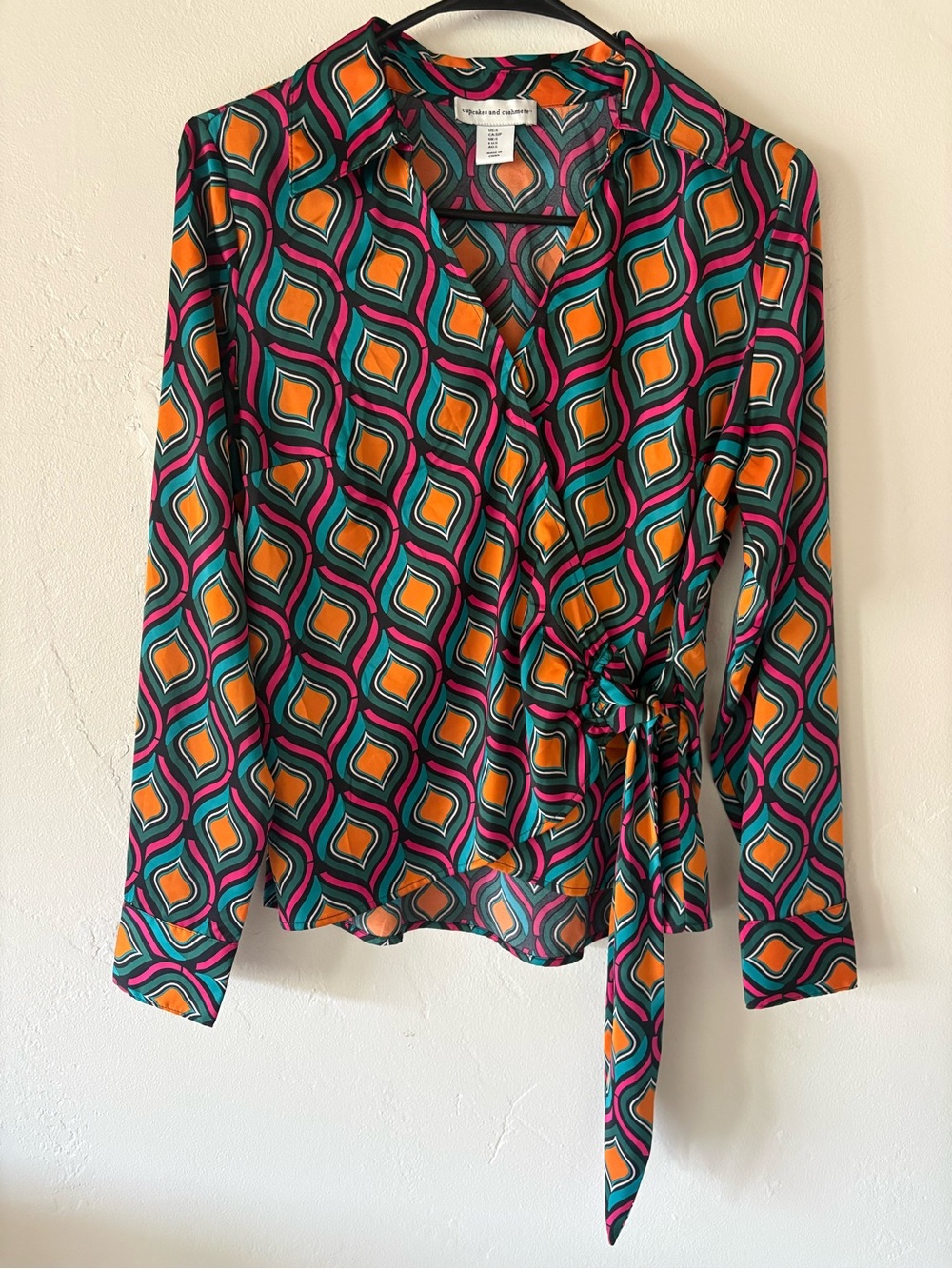Retro Mod 60s 70s Blouse Fitted with Tie Cupcakes and Cashmere